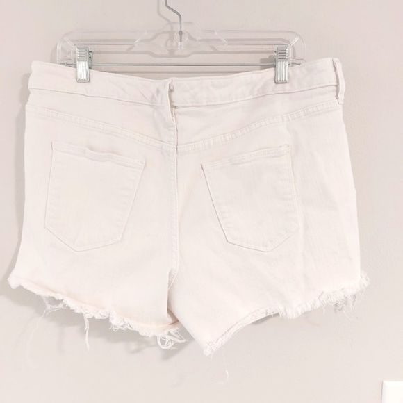 Universal  Thread white frayed jean shorts - Picture 2 of 5
